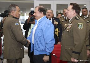 Daniel y Rosario presiden Acto de Ascenso en Grados y Entrega de Memoria Anual del Ejército