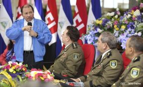 Daniel y Rosario presiden Acto de Ascenso en Grados y Entrega de Memoria Anual del Ejército