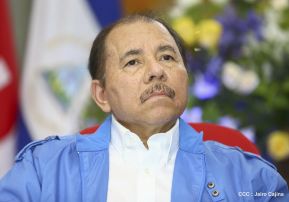 Daniel y Rosario presiden Acto de Ascenso en Grados y Entrega de Memoria Anual del Ejército