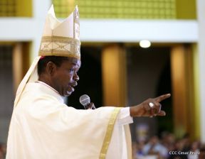 Catedral de Managua se ilumina para conmemorar centenario de la aparición de Virgen de Fátima
