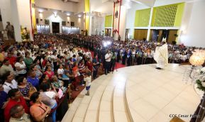 Catedral de Managua se ilumina para conmemorar centenario de la aparición de Virgen de Fátima