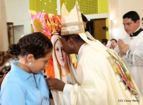 Catedral de Managua se ilumina para conmemorar centenario de la aparición de Virgen de Fátima