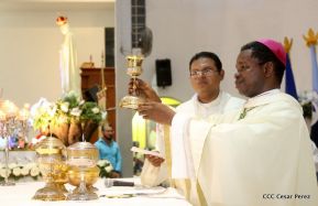 Catedral de Managua se ilumina para conmemorar centenario de la aparición de Virgen de Fátima