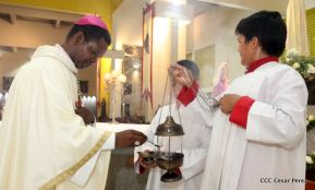 Catedral de Managua se ilumina para conmemorar centenario de la aparición de Virgen de Fátima
