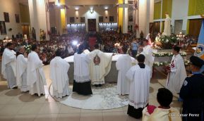 Catedral de Managua se ilumina para conmemorar centenario de la aparición de Virgen de Fátima