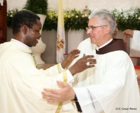 Catedral de Managua se ilumina para conmemorar centenario de la aparición de Virgen de Fátima