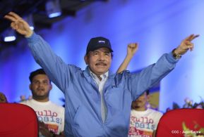 Daniel y Rosario presiden acto del 122 Aniversario del Natalicio del General Sandino