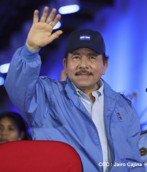 Daniel y Rosario presiden acto del 122 Aniversario del Natalicio del General Sandino