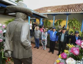 Daniel y Rosario presiden acto del 122 Aniversario del Natalicio del General Sandino