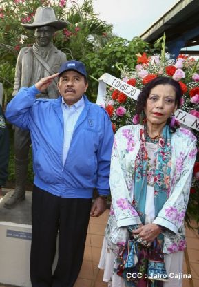 Daniel y Rosario presiden acto del 122 Aniversario del Natalicio del General Sandino