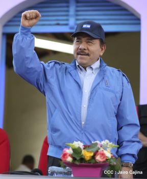 Daniel y Rosario presiden acto del 122 Aniversario del Natalicio del General Sandino