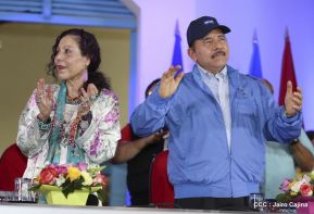 Daniel y Rosario presiden acto del 122 Aniversario del Natalicio del General Sandino