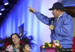 Daniel y Rosario presiden acto del 122 Aniversario del Natalicio del General Sandino