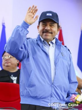 Daniel y Rosario presiden acto del 122 Aniversario del Natalicio del General Sandino