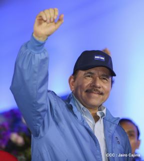 Daniel y Rosario presiden acto del 122 Aniversario del Natalicio del General Sandino