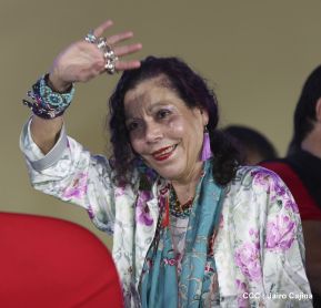 Daniel y Rosario presiden acto del 122 Aniversario del Natalicio del General Sandino