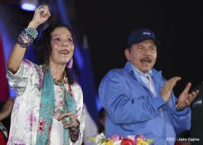 Daniel y Rosario presiden acto del 122 Aniversario del Natalicio del General Sandino