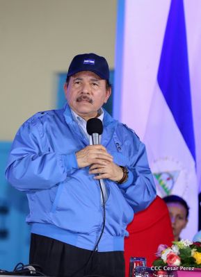 Daniel y Rosario presiden acto del 122 Aniversario del Natalicio del General Sandino