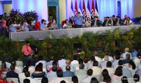 Daniel y Rosario presiden acto del 122 Aniversario del Natalicio del General Sandino