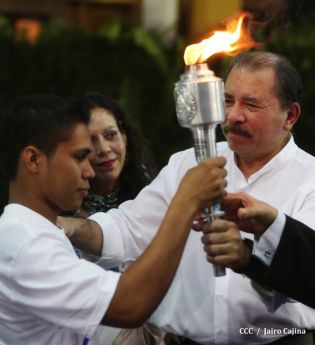 Presidente Daniel recibe Antorcha Centroamericana