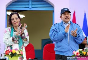 Daniel y Rosario presiden acto del 122 Aniversario del Natalicio del General Sandino