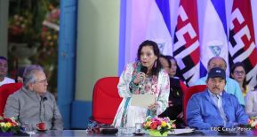 Daniel y Rosario presiden acto del 122 Aniversario del Natalicio del General Sandino