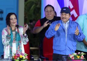 Daniel y Rosario presiden acto del 122 Aniversario del Natalicio del General Sandino