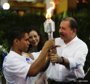Presidente Daniel recibe Antorcha Centroamericana