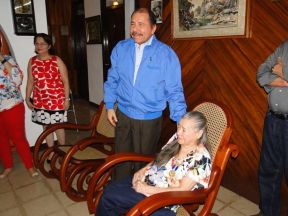 Presidente Daniel celebra el 84 aniversario natal de Blanca Segovia Sandino Aráuz