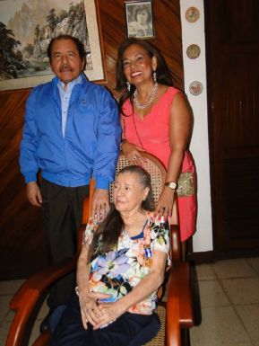 Presidente Daniel celebra el 84 aniversario natal de Blanca Segovia Sandino Aráuz