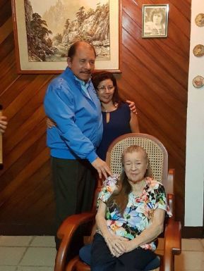 Presidente Daniel celebra el 84 aniversario natal de Blanca Segovia Sandino Aráuz