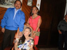Presidente Daniel celebra el 84 aniversario natal de Blanca Segovia Sandino Aráuz