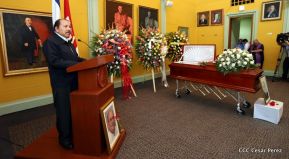 Daniel y Rosario rinden homenaje al Padre Miguel D'Escoto