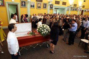 Daniel y Rosario rinden homenaje al Padre Miguel D'Escoto