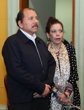 Daniel y Rosario rinden homenaje al Padre Miguel D'Escoto