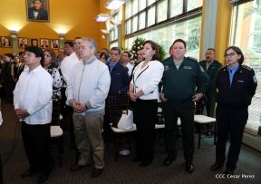 Daniel y Rosario rinden homenaje al Padre Miguel D'Escoto