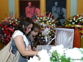 Daniel y Rosario rinden homenaje al Padre Miguel D'Escoto