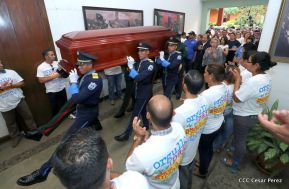 Daniel y Rosario rinden homenaje al Padre Miguel D'Escoto