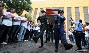 Daniel y Rosario rinden homenaje al Padre Miguel D'Escoto