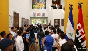 Daniel y Rosario rinden homenaje al Padre Miguel D'Escoto