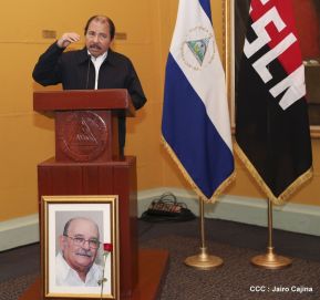 Daniel y Rosario rinden homenaje al Padre Miguel D'Escoto