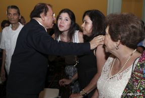 Daniel y Rosario rinden homenaje al Padre Miguel D'Escoto