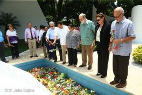 "Una flor para Carlos"