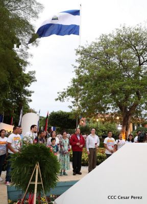 Daniel y Rosario en acto central del natalicio del Comandante Carlos Fonseca Amador