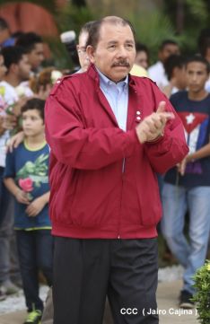 Daniel y Rosario en acto central del natalicio del Comandante Carlos Fonseca Amador