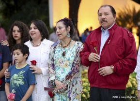 Daniel y Rosario en acto central del natalicio del Comandante Carlos Fonseca Amador