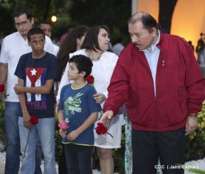 Daniel y Rosario en acto central del natalicio del Comandante Carlos Fonseca Amador