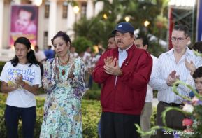 Daniel y Rosario en acto central del natalicio del Comandante Carlos Fonseca Amador