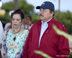 Daniel y Rosario en acto central del natalicio del Comandante Carlos Fonseca Amador