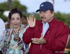 Daniel y Rosario en acto central del natalicio del Comandante Carlos Fonseca Amador